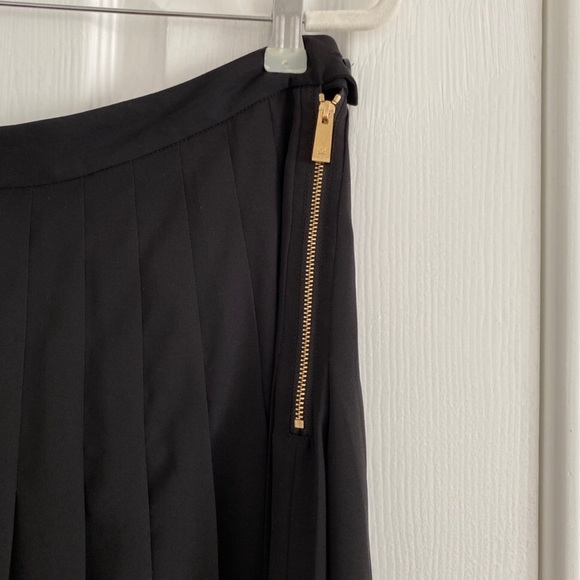 C H A U S, black pleated midi skirt. - Picture 8 of 11